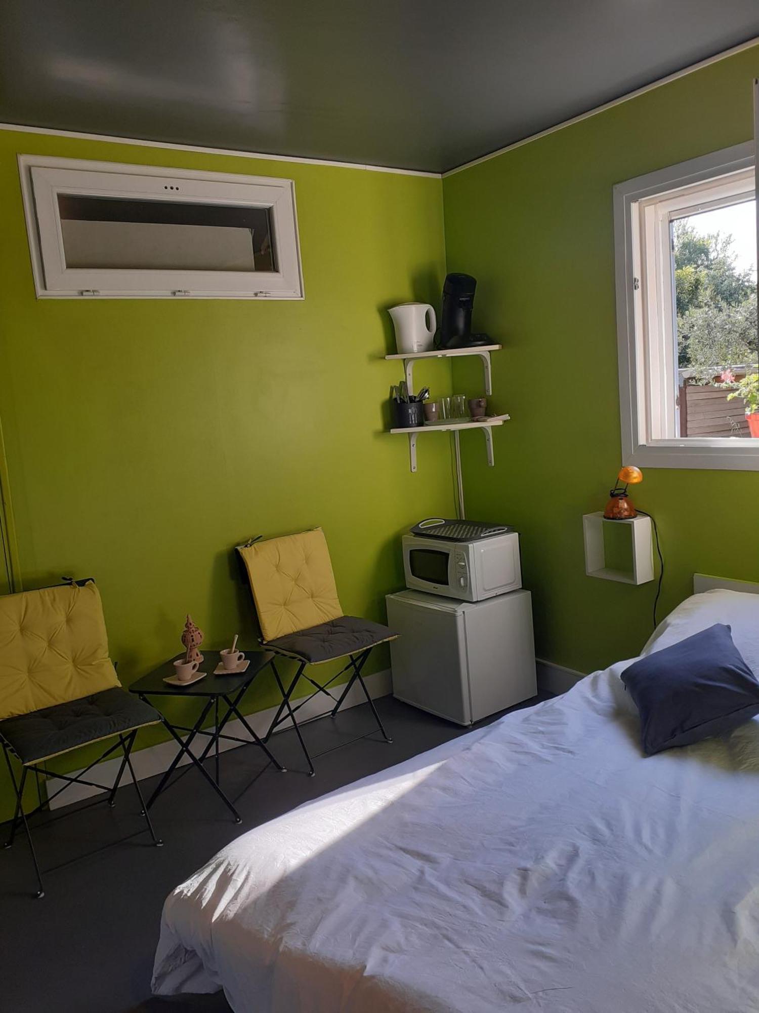 Location Saisonniere Avec Piscine Et Terrasse Au Pied Du Luberon Hotel Lauris Bagian luar foto