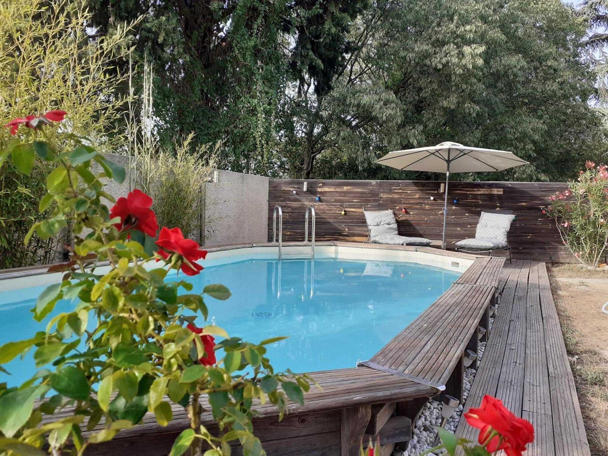 Location Saisonniere Avec Piscine Et Terrasse Au Pied Du Luberon Hotel Lauris Bagian luar foto