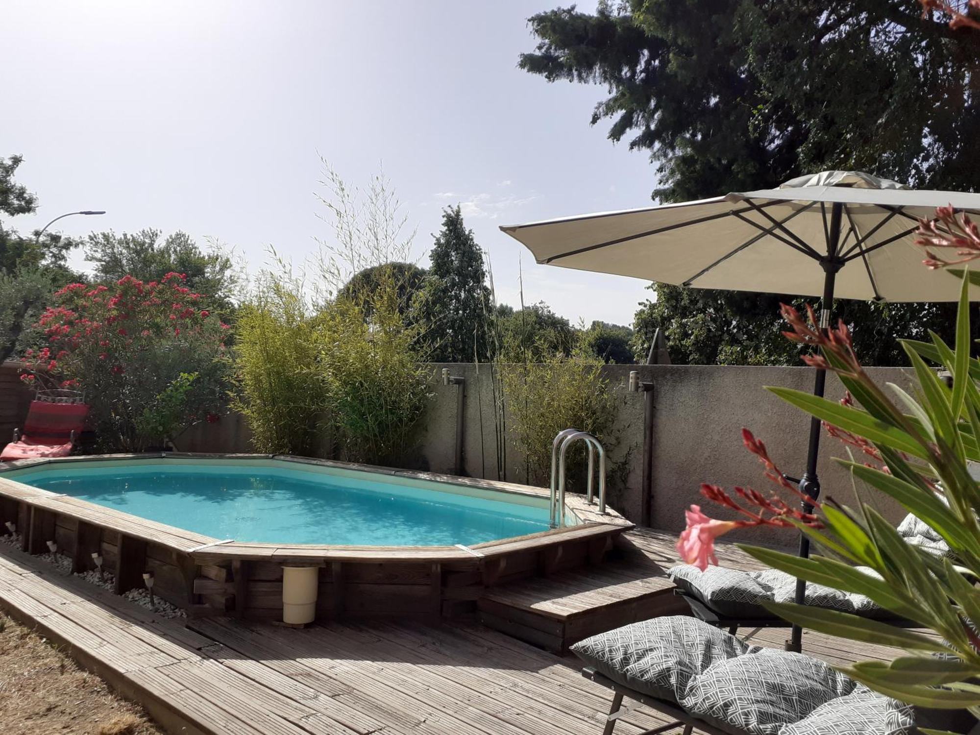 Location Saisonniere Avec Piscine Et Terrasse Au Pied Du Luberon Hotel Lauris Bagian luar foto